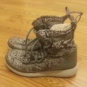 Nike Womens Patterned Gray and White Boots